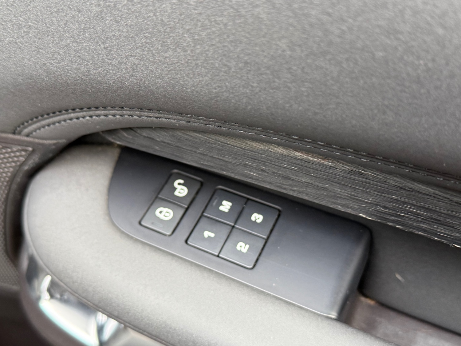 Used Land Rover Discovery 2017 for sale - 77461856: Photo 32