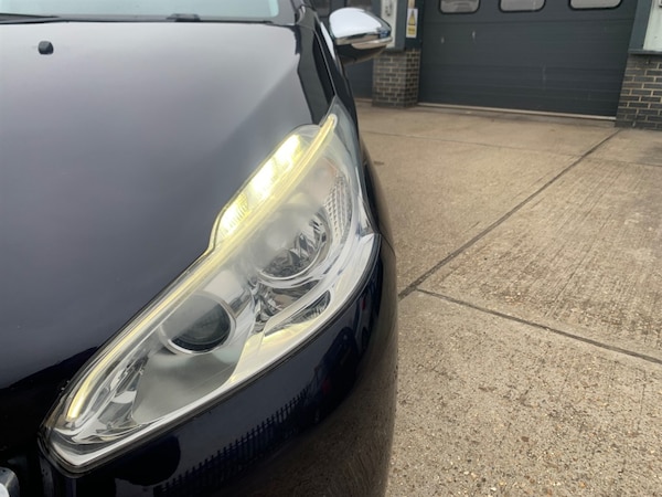 Used Peugeot 208 2014 for sale - 76255129: Photo 10