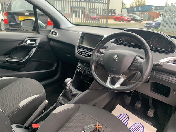 Used Peugeot 208 2014 for sale - 76255129: Photo 14