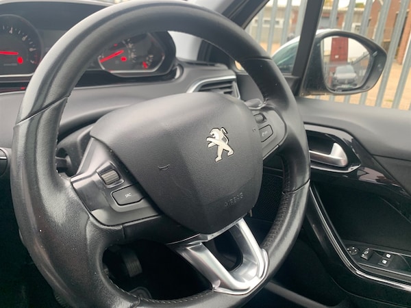 Used Peugeot 208 2014 for sale - 76255129: Photo 16