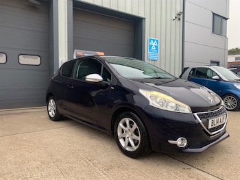 Used Peugeot 208 2014 for sale - 76255129: Photo
