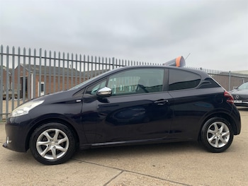 Used Peugeot 208 2014 for sale - 76255129: Photo