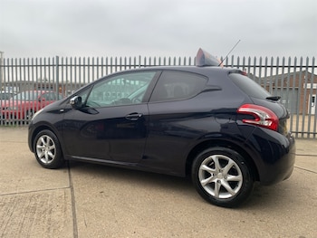 Used Peugeot 208 2014 for sale - 76255129: Photo