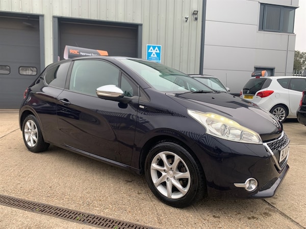 Used Peugeot 208 2014 for sale - 76255129: Photo 9