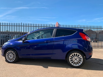 Used Ford Fiesta 2015 for sale - 79160384: Photo