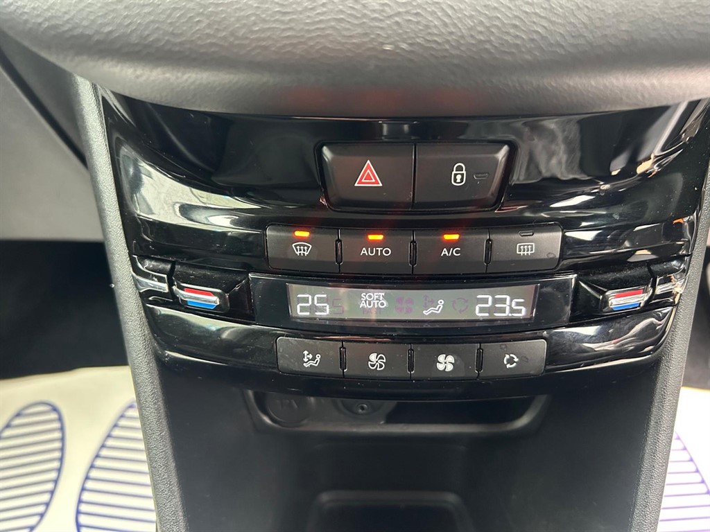 Used Peugeot 208 2015 for sale - 77778850: Photo 18