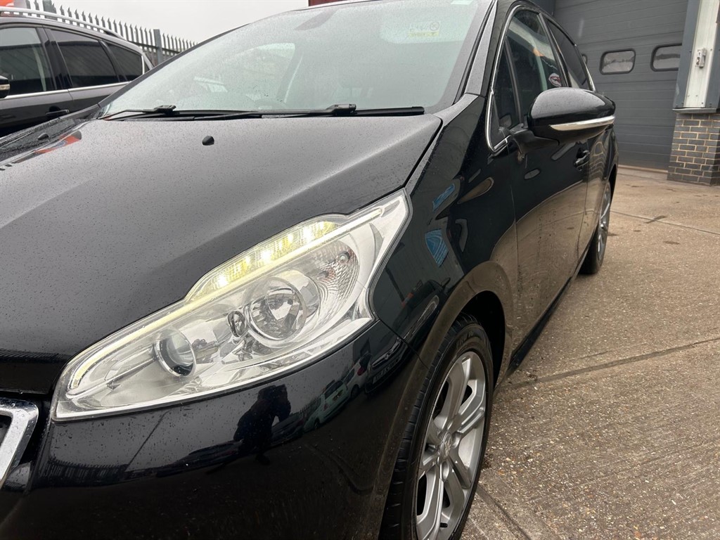 Used Peugeot 208 2015 for sale - 77778850: Photo 4