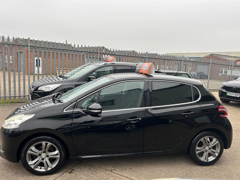 Used Peugeot 208 2015 for sale - 77778850: Photo 7