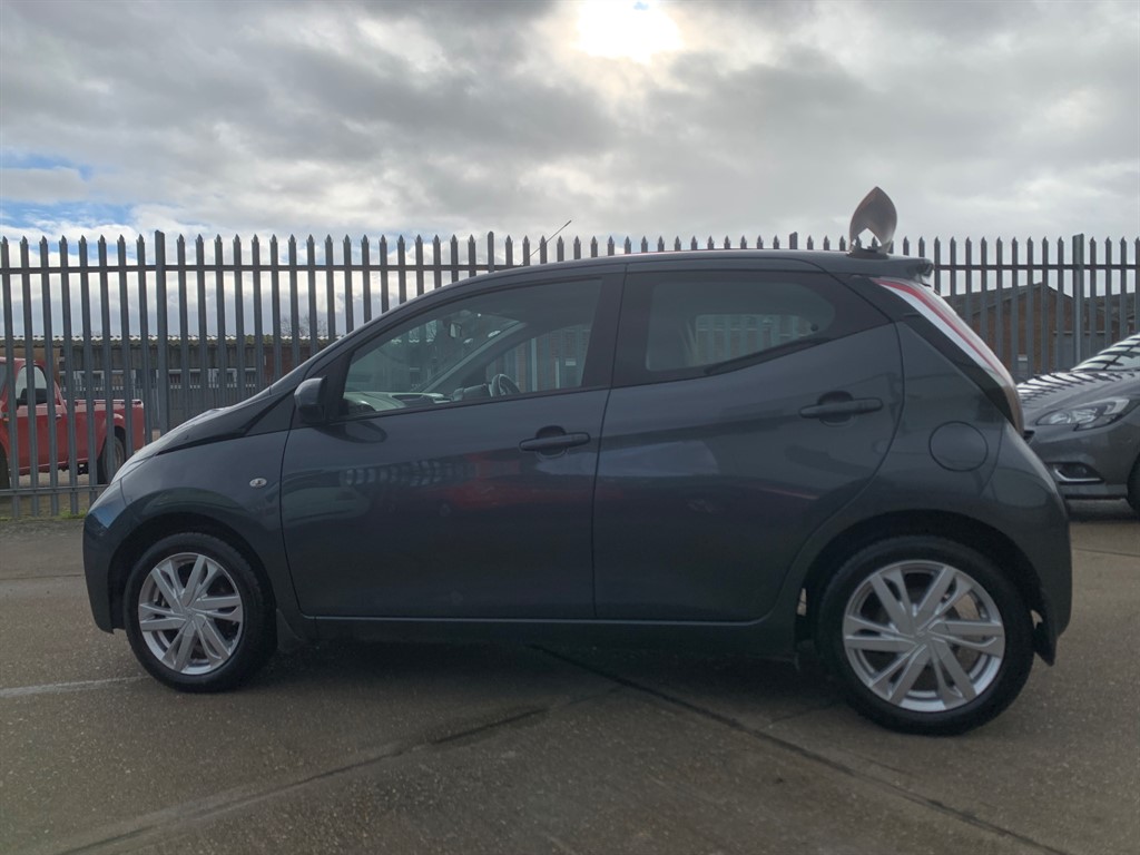 Used Toyota AYGO 2015 for sale - 77435372: Photo 9