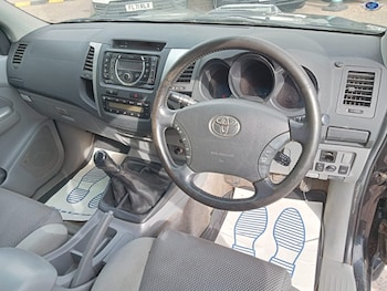 Used Toyota Hilux 2010 for sale - 79365481: Photo