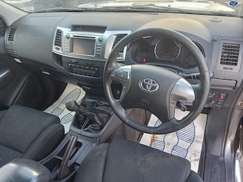 Used Toyota Hilux 2015 for sale - 77096905: Photo