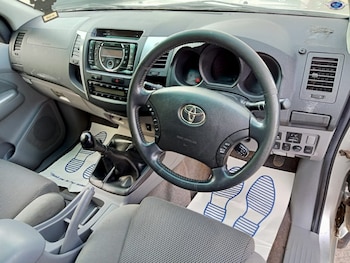 Used Toyota Hilux 2011 for sale - 77749810: Photo