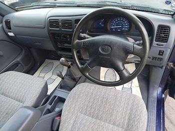 Used Toyota Hilux 2003 for sale - 76643343: Photo