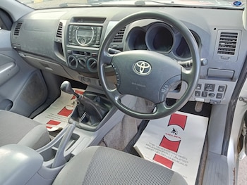 Used Toyota Hilux 2011 for sale - 79323899: Photo
