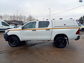 Used Toyota Hilux 2018 for sale - 77201304: Photo