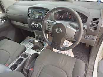 Used Nissan Navara 2011 for sale - 77622423: Photo