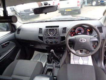 Used Toyota Hilux 2015 for sale - 76347147: Photo