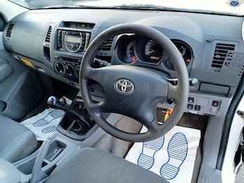 Used Toyota Hilux 2011 for sale - 77201301: Photo