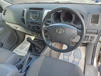 Used Toyota Hilux 2010 for sale - 79798753: Photo