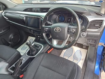 Used Toyota Hilux 2017 for sale - 79644351: Photo