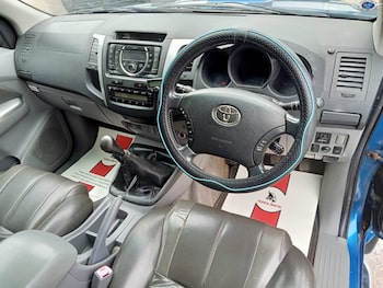 Used Toyota Hilux 2010 for sale - 78070420: Photo