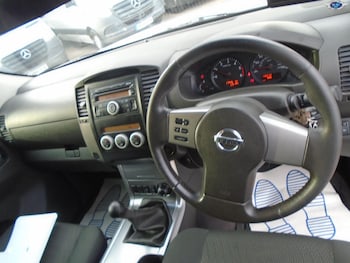 Used Nissan Navara 2010 for sale - 76011423: Photo