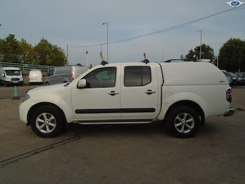 Used Nissan Navara 2010 for sale - 76011423: Photo