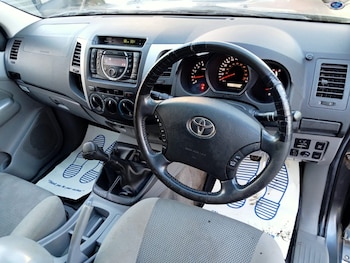 Used Toyota Hilux 2010 for sale - 77207523: Photo