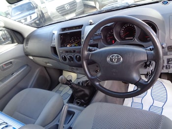 Used Toyota Hilux 2007 for sale - 76082624: Photo 2