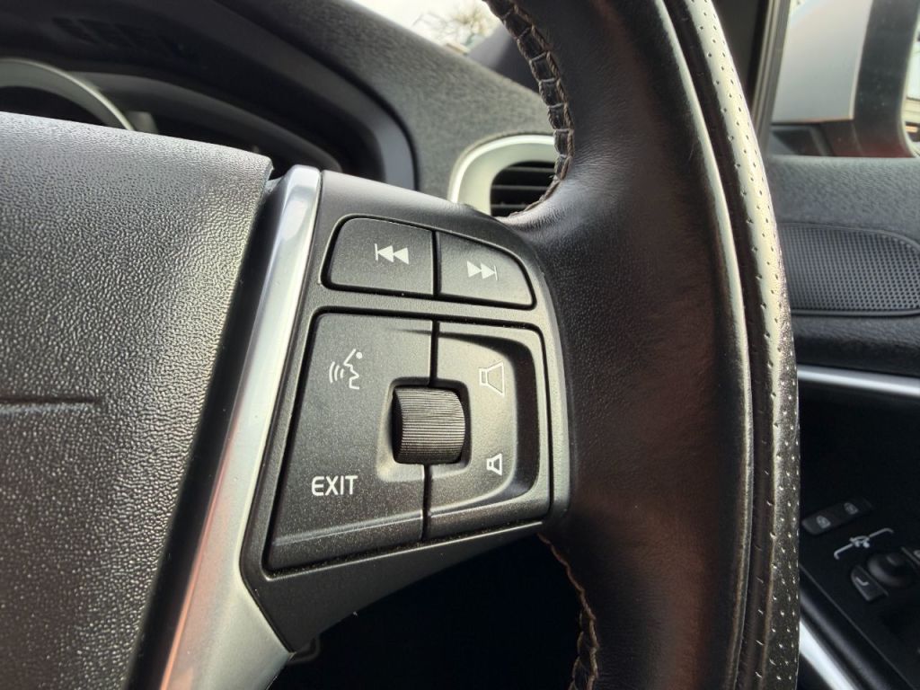 Used Volvo V40 2017 for sale - 77593343: Photo 24