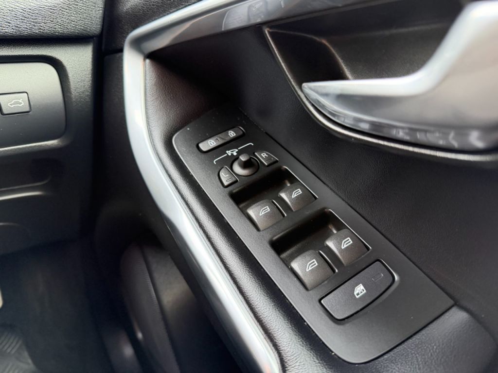 Used Volvo V40 2017 for sale - 77593343: Photo 25