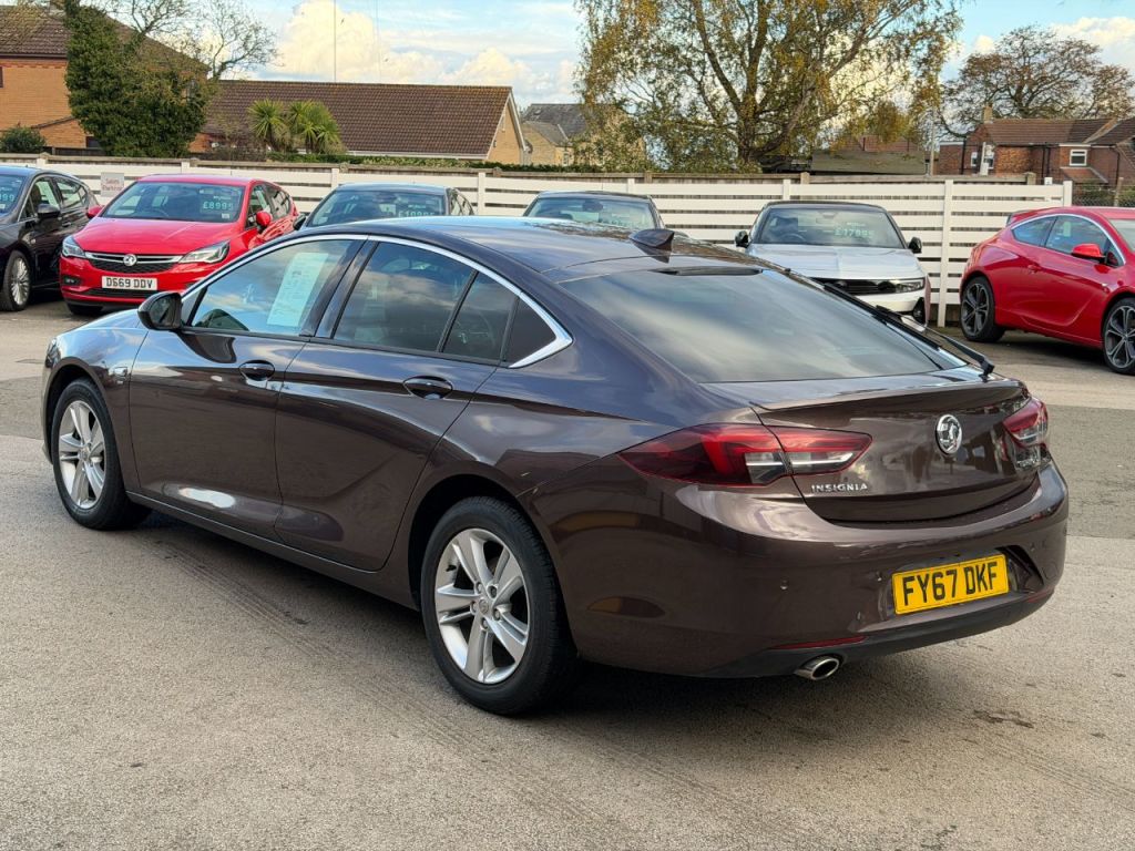 Used Vauxhall Insignia 2017 for sale - 76312820: Photo 2