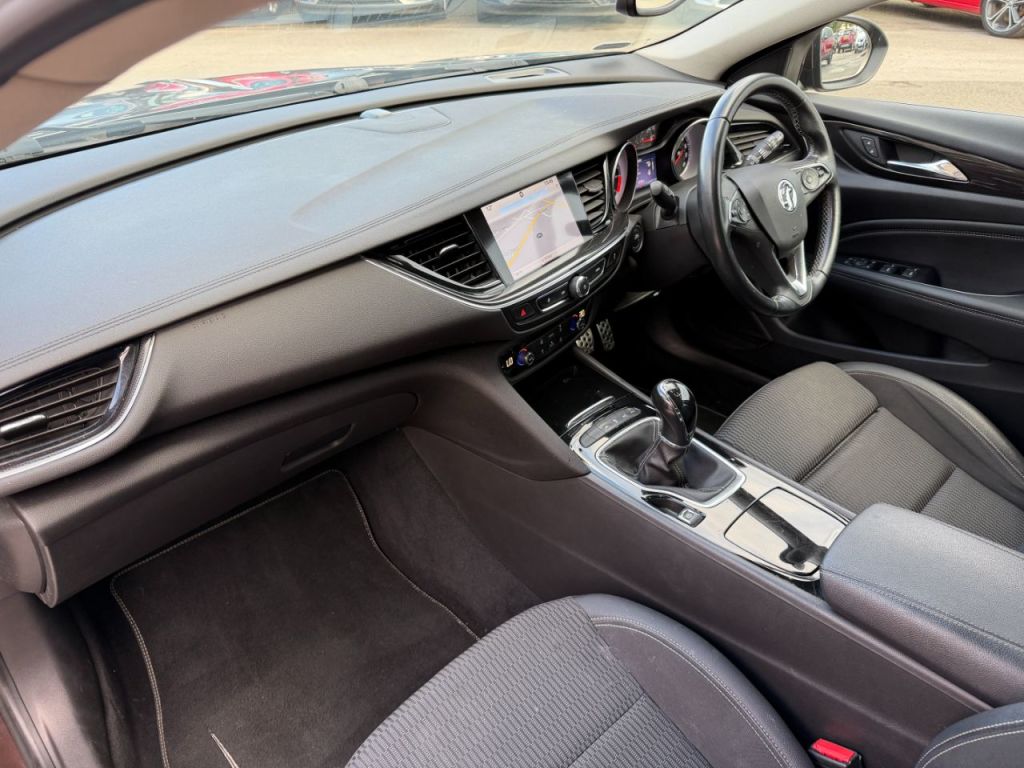 Used Vauxhall Insignia 2017 for sale - 76312820: Photo 3