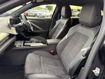 Used Vauxhall Astra 2024 for sale - 76603790: Photo