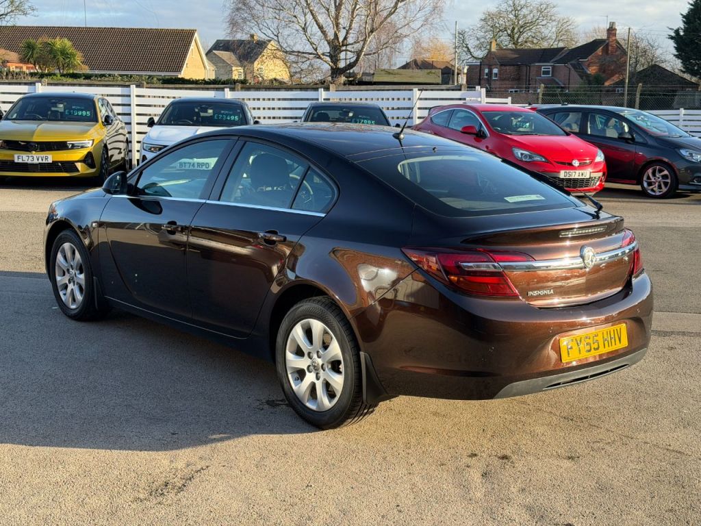 Used Vauxhall Insignia 2015 for sale - 76934809: Photo 2