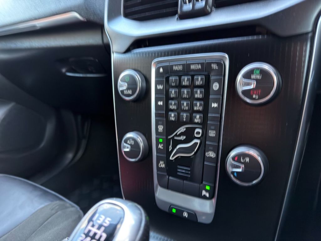 Used Volvo V40 2017 for sale - 76590641: Photo 23