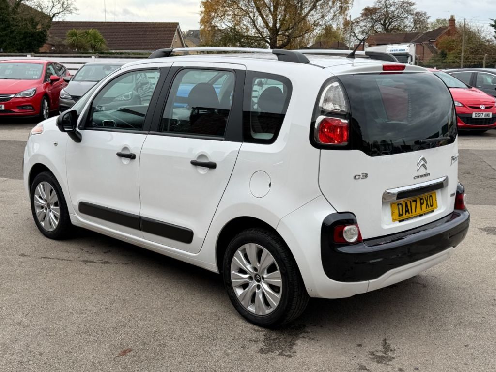 Used Citroen C3 Picasso 2017 for sale - 76428844: Photo 2