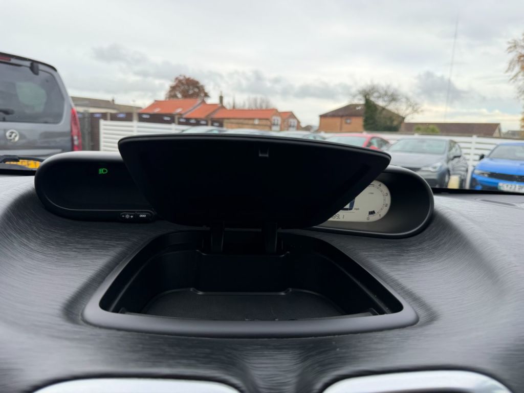 Used Citroen C3 Picasso 2017 for sale - 76428844: Photo 24