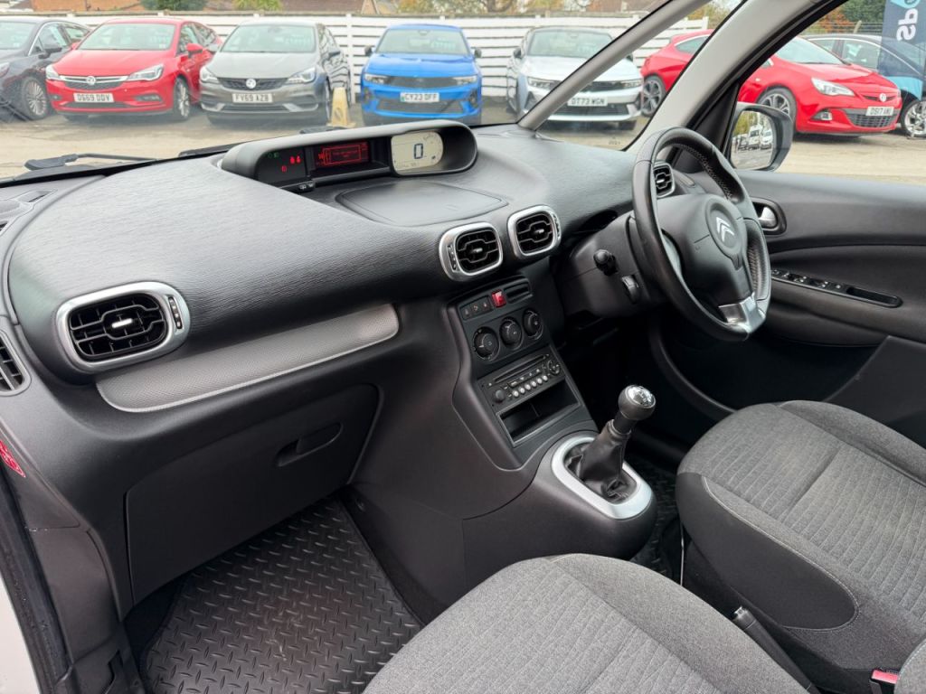 Used Citroen C3 Picasso 2017 for sale - 76428844: Photo 3