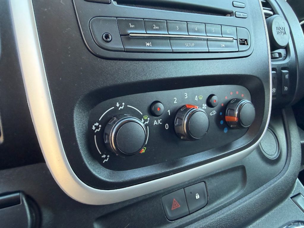 Used Vauxhall Vivaro 2015 for sale - 78153414: Photo 6