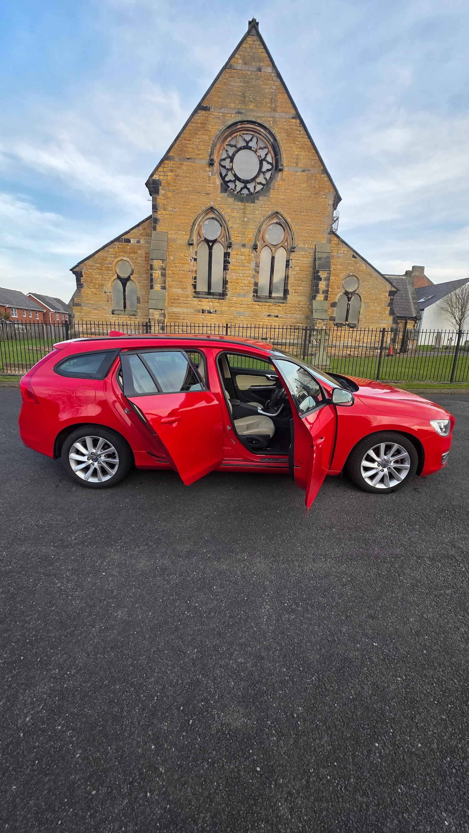 Used Volvo V60 2014 for sale - 78155700: Photo 10