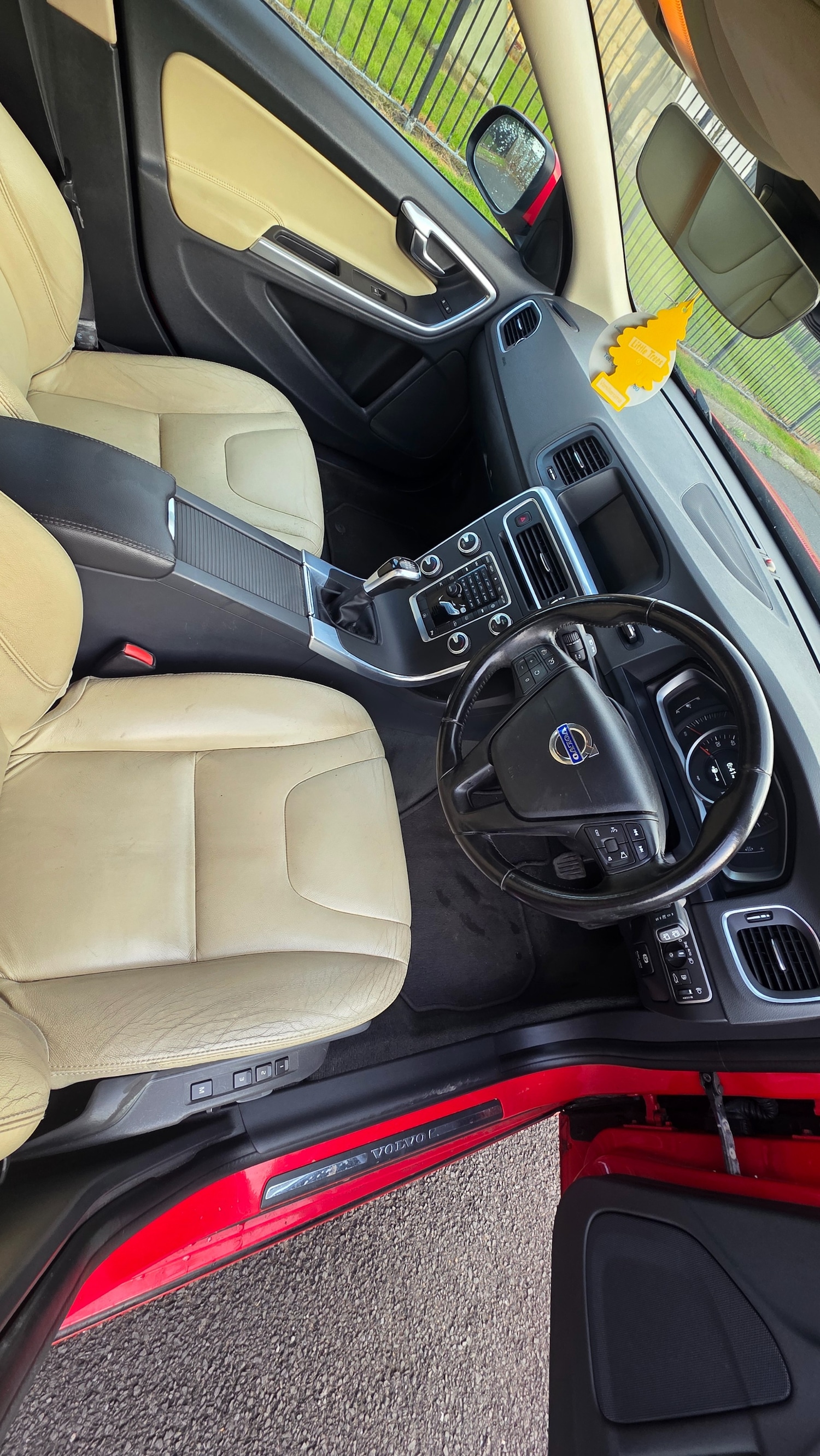 Used Volvo V60 2014 for sale - 78155700: Photo 11