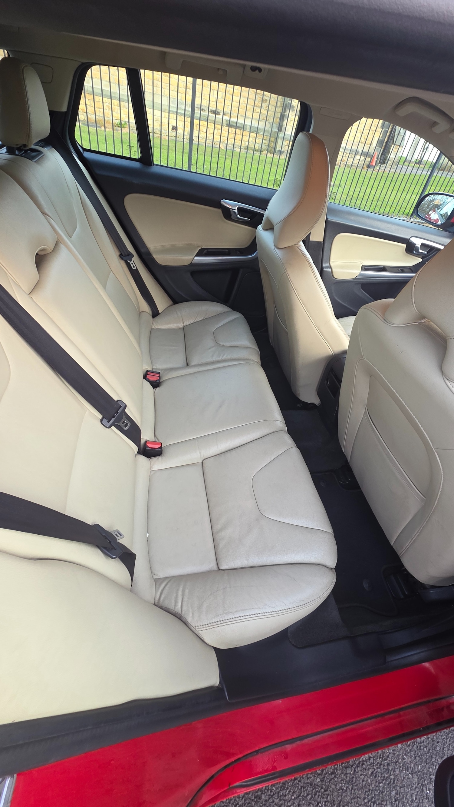 Used Volvo V60 2014 for sale - 78155700: Photo 8