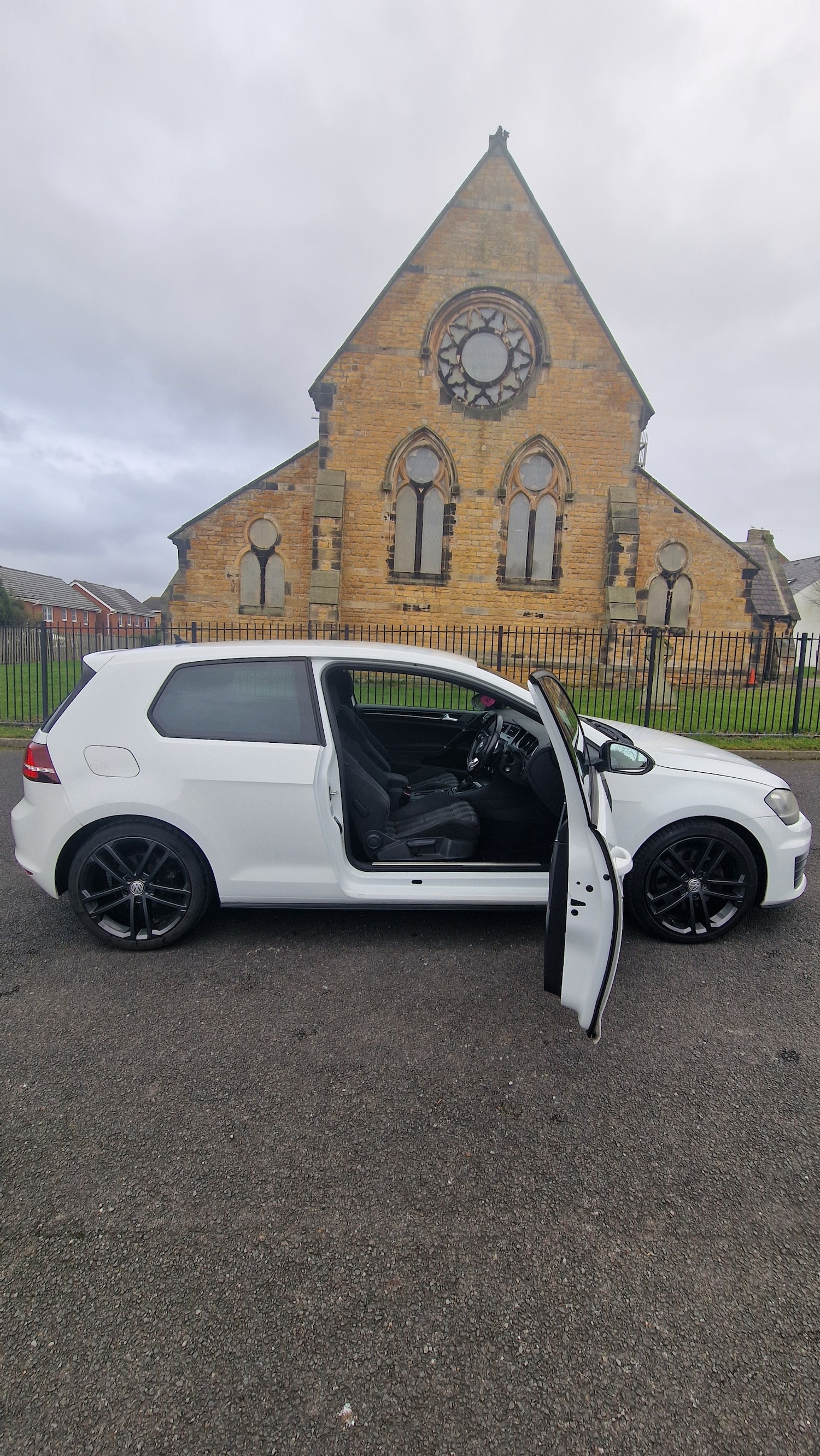 Used Volkswagen Golf 2014 for sale - 77606972: Photo 2