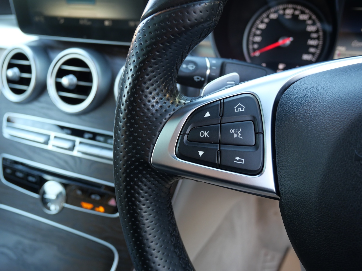 Used Mercedes-Benz C Class 2016 for sale - 77048345: Photo 34