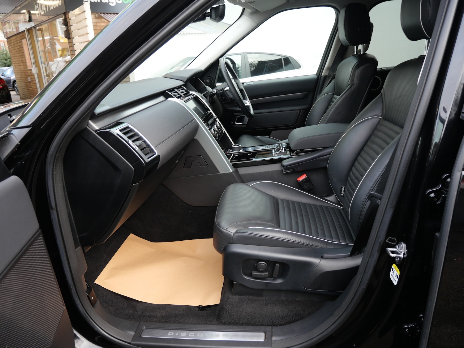 Used Land Rover Discovery 2018 for sale - 76922695: Photo 17