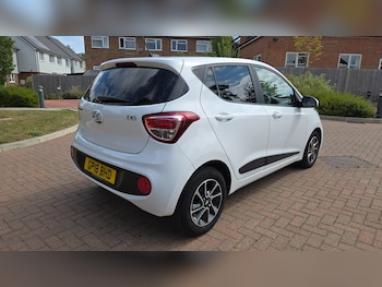 Used Hyundai i10 2018 for sale - 75667608: Photo