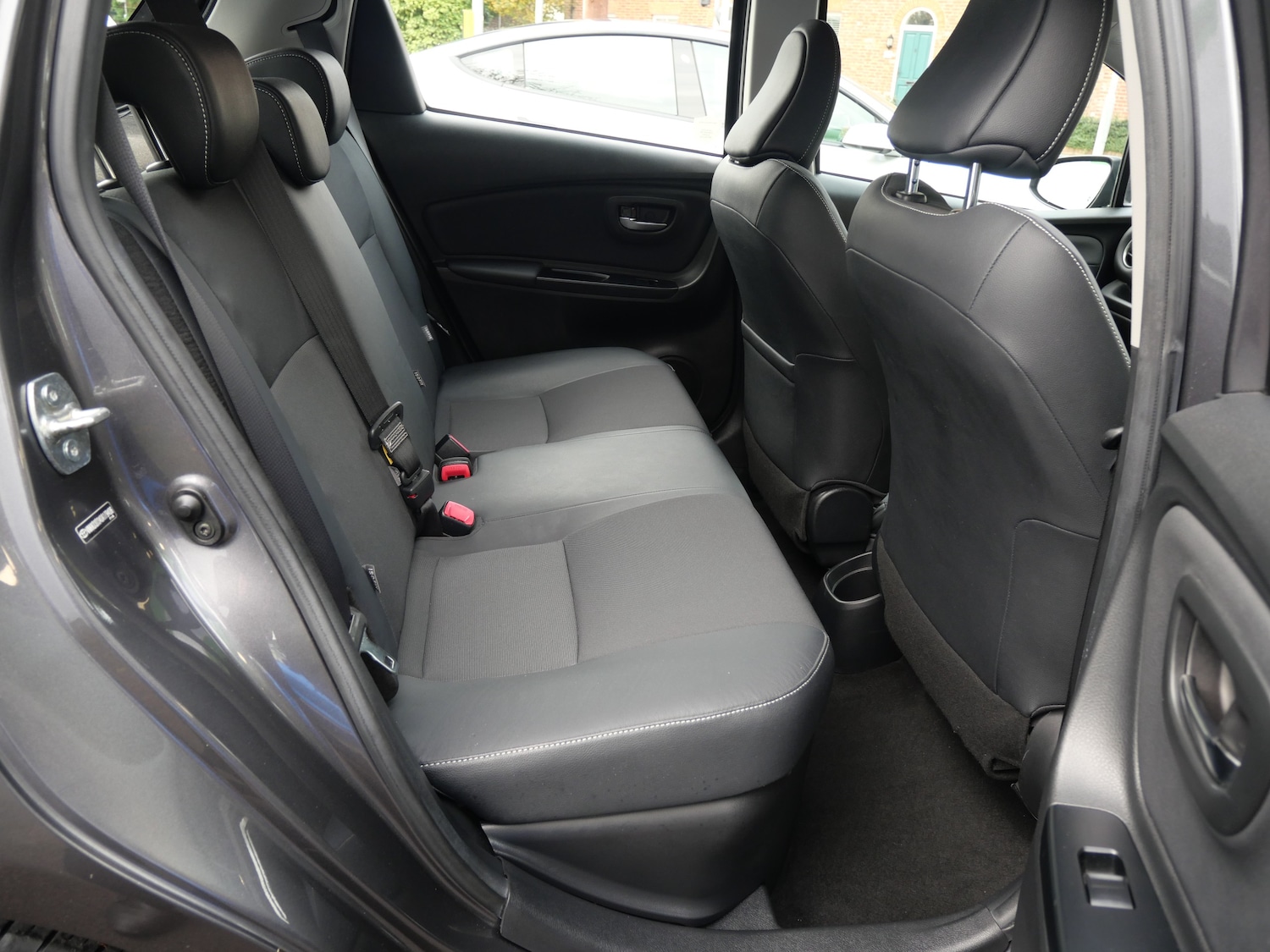 Used Toyota Yaris 2015 for sale - 76637922: Photo 10