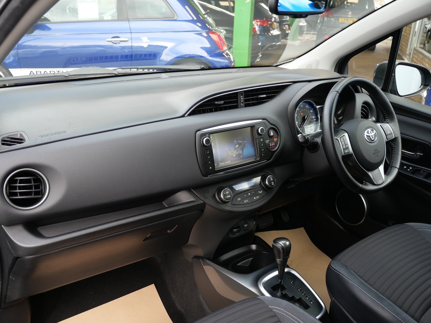 Used Toyota Yaris 2015 for sale - 76637922: Photo 14