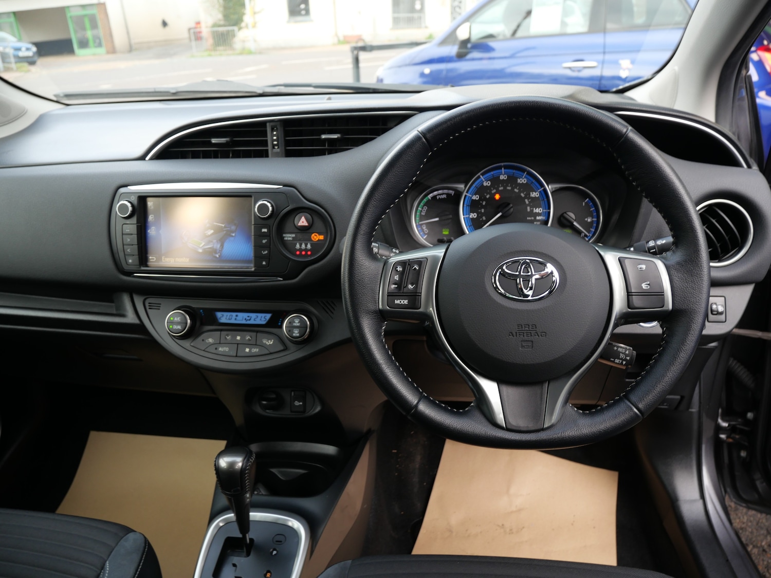 Used Toyota Yaris 2015 for sale - 76637922: Photo 16